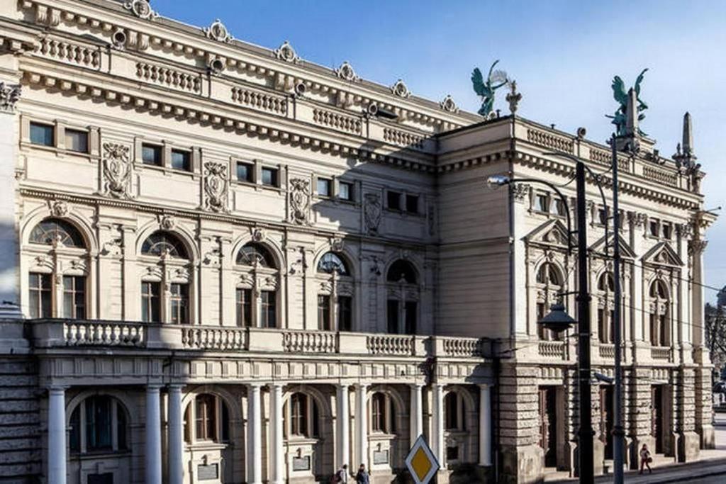 Apartment In The Center Of "Opera" إلفيف المظهر الخارجي الصورة